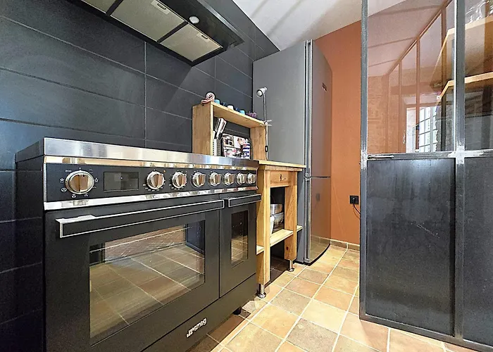 Dom wakacyjny Magnifique En Pierres Au Coeur De Antonin Noble Val - Piscine Et Jardin Prives -10 Personnes